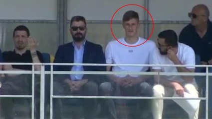 Mert Hakan ile arkadaş oldu bile! Fenerbahçe'nin yeni transferi tribünde yerini aldı