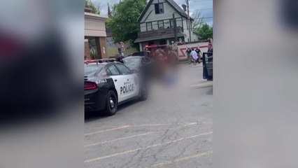 美 18살 백인 총기 난사해 13명 사상...범행 생중계 / YTN