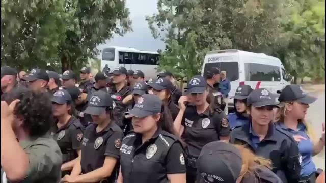 Tkp'li Gençler İncirlik Üssü Yakınında NATO'yu Protesto Etti