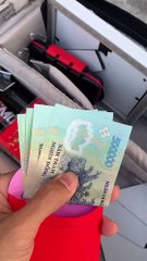 Cuộc hôn nhân viên mãn của cặp vợ chồng khiếm khuyết