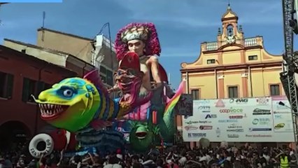 Carnevale di Cento, la sfilata dei carri