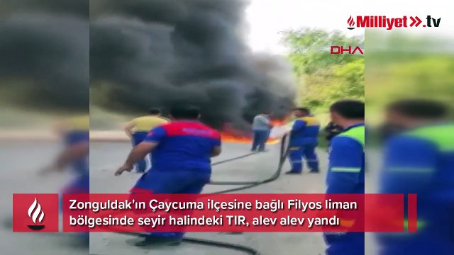 Seyir halindeki TIR alev alev yandı