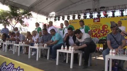 Yarışmada en çok acı biberi yedi, ağırlığınca ayçiçek yağı kazandı