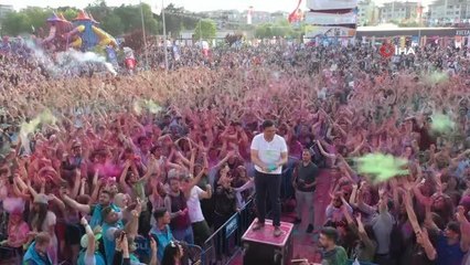 Uşak'ta gençler 'Color Fest' ile doyasıya eğlendi