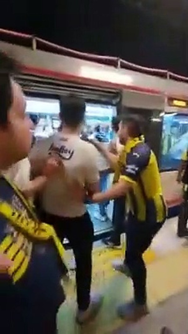 Marmaray'da Trabzonspor taraftarlarına linç girişimi - Dailymotion Video