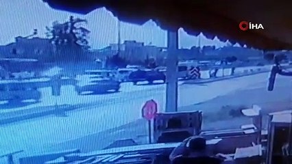 Yayaya yol vermek isterken zincirleme kazaya neden oldular
