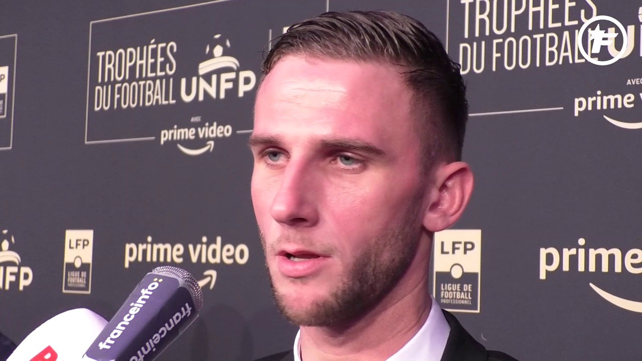 Trophées UNFP : Branco van den Boomen réagit au trophée du meilleur joueur de Ligue 2