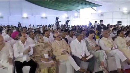 सोनिया गांधी का ये अंदाज पंसद आया, वे मुस्कुराई तो सभी कांग्रेसी भी मुस्कुराएं, देखे पूरा वीडियो