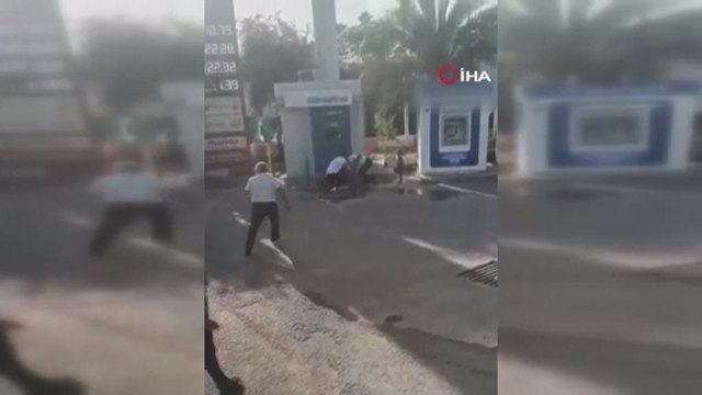 Otobüs ücretini yüksek bulup şoföre saldırdı, linç edilmekten yine yolcular kurtardı