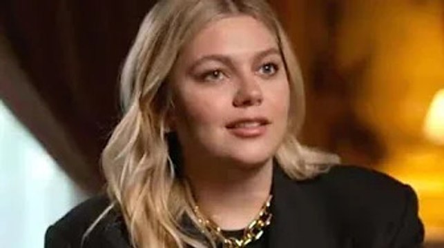 Louane revient sur le décès de ses deux parents : « J'ai tardé à faire mon deuil »
