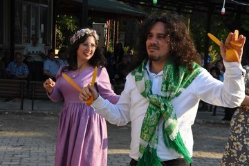 Brezilyalı müzisyen Türk kızıyla evlendi, tahta kaşıkla çiftetelli oynadı
