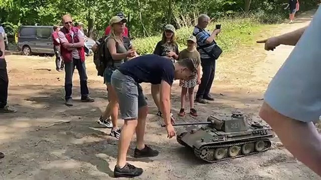 Test de résistance d'un char RC à l'échelle 1:8 (Armortek Panther G)