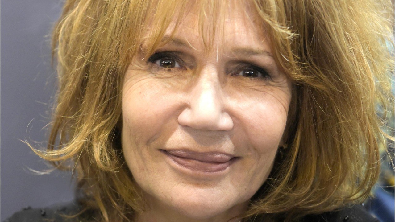 GALA VIDEOO - Clémentine Célarié “trop excessive” ? “J’ai fait beaucoup de bêtises à la télé”