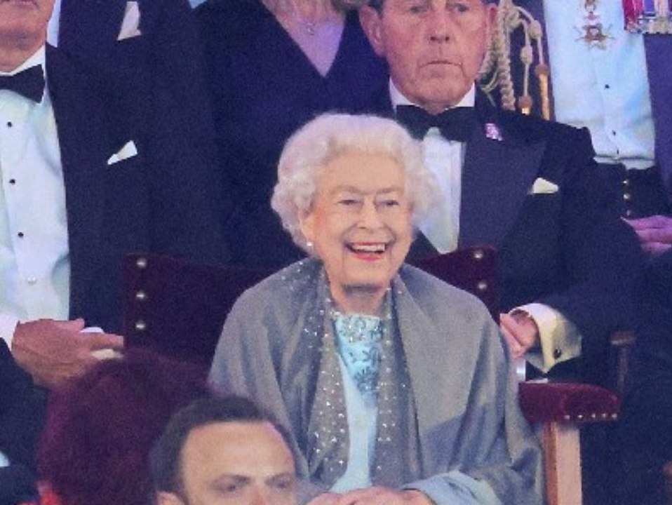 Queen Elizabeth II. strahlt bei ihrer Jubiläumsfeier über beide Ohren