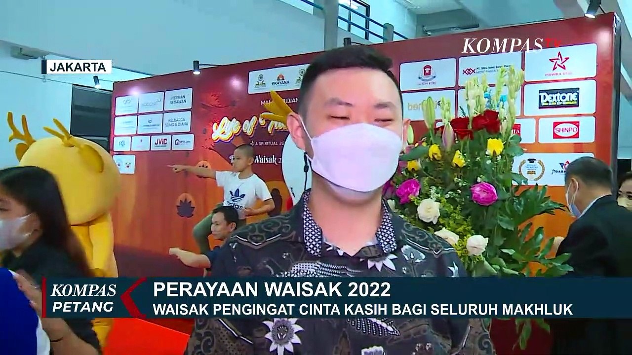 Tradisi Kirab Waisak, Arak Air Suci dan Api abadi Sejauh 5 Kilometer!
