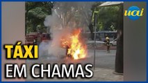 Taxi pega fogo na Afonso Pena, em BH
