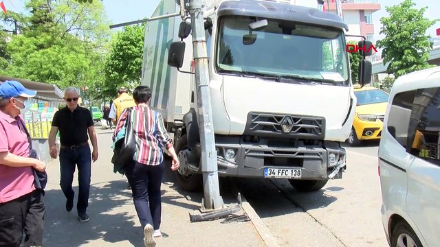 İstanbul’da trafiğin altını üstüne getiren kaza! 3 otomobile çarparak durabildi