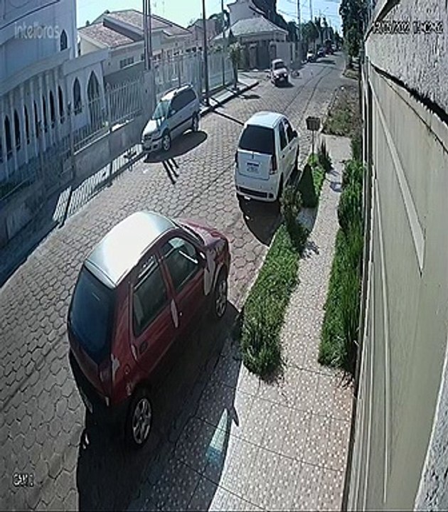 Homem sofre acidente, fica ferido e logo depois acaba preso em Mariluz