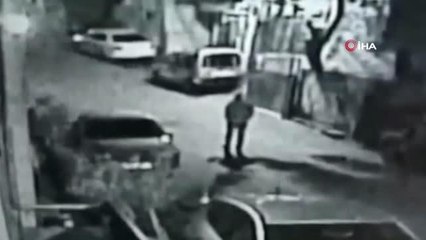 Sarıyer'de bekçiye ve amcasına yapılan silahlı saldırı anı kamerada