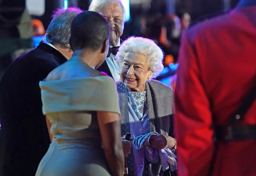 Sie strahlt wieder: Weiterer Grinse-Auftritt der Queen