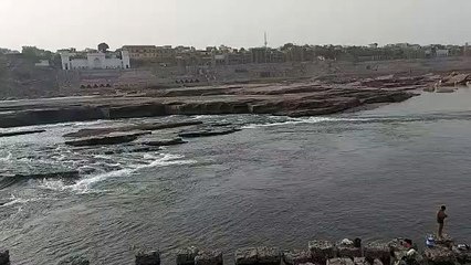 कोटा में बेराज की डाउन स्ट्रीम में नहाते समय पानी में डूबा बालक