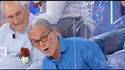 Fabio Nova fa arrabbiare la popolare opinionista del dating show: "Ero ironico" E' da poco iniziata