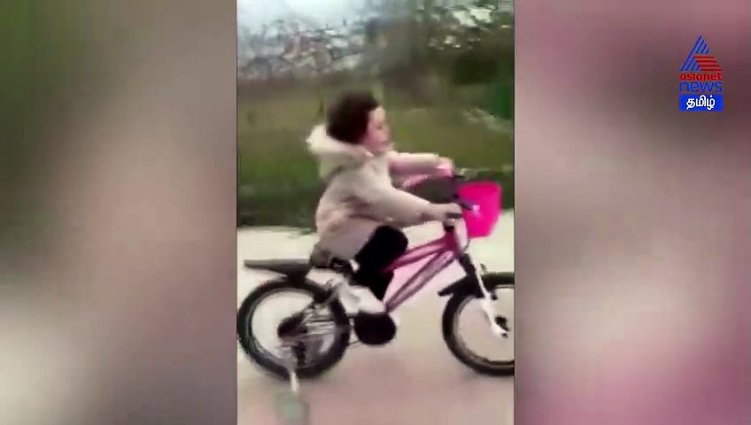 6 வயது குழந்தை தற்செயலாக சாலையில் தாயை கண்டதும்..! ஓடி சென்று கட்டிப்பிடித்த காட்சி காண்போரை நெகிழவைத்த வீடியோ