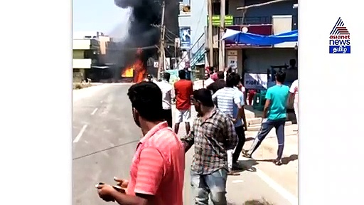 கேஸ் கசிந்து வெடித்த சிலிண்டர்கள்.. 10க்கும் மேற்பட்ட வாகனங்கள் நாசம்..! வீடியோ