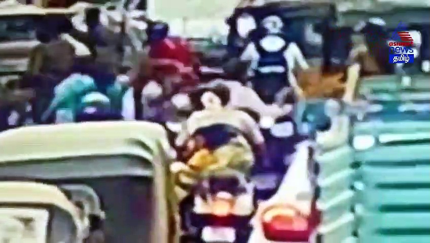 சென்னையில் மாணவர்கள் பட்டப்பகலில் நடத்திய கொலைவெறி தாக்குதல்..! அதிரவைக்கும் சிசிடிவி வீடியோ..