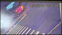 Câmera flagra colisão entre ambulância e moto no São Cristóvão