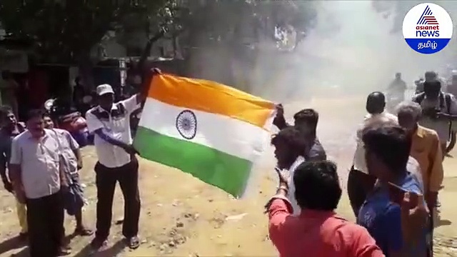 பாகிஸ்தானுக்கு மரண அடி... சென்னையில் பட்டாசு வெடித்து கொண்டாட்டம் வீடியோ!!
