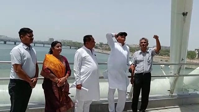 Ahmedabad Sabarmati Riverfront foot over bridge साबरमती रिवरफ्रंट पर नव निर्मित फुट ओवर ब्रिज का जायजा लिया video