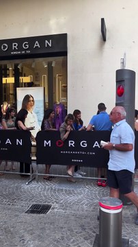 Plusieurs centaines de personnes réunies à Cannes pour voir Iris Mittenaere