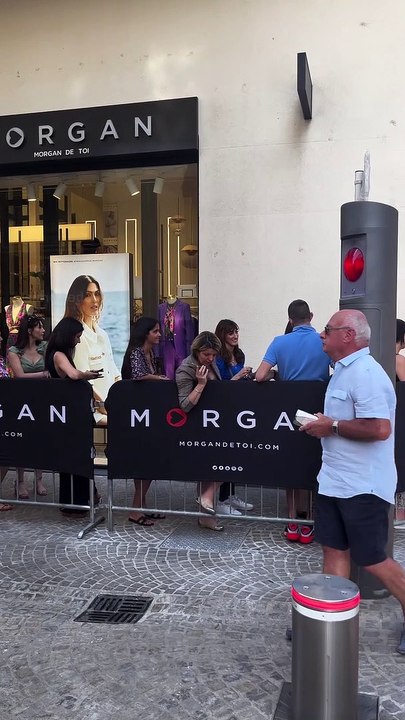 Plusieurs centaines de personnes réunies à Cannes pour voir Iris Mittenaere