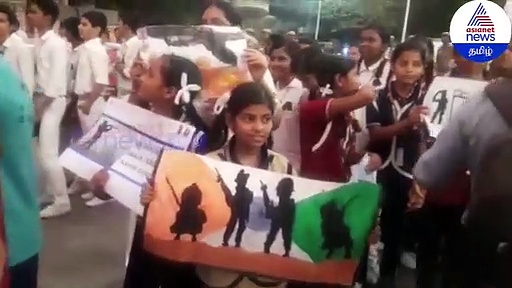 நாட்டுக்காக உயிர் நீத்த வீரர்களுக்கு... மெழுகுவர்த்தி ஏற்றி மரியாதை செலுத்திய வீடியோ!!