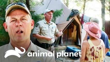 Mujer se rehúsa a responder preguntas del guardián | Guardianes de Texas | Animal Planet