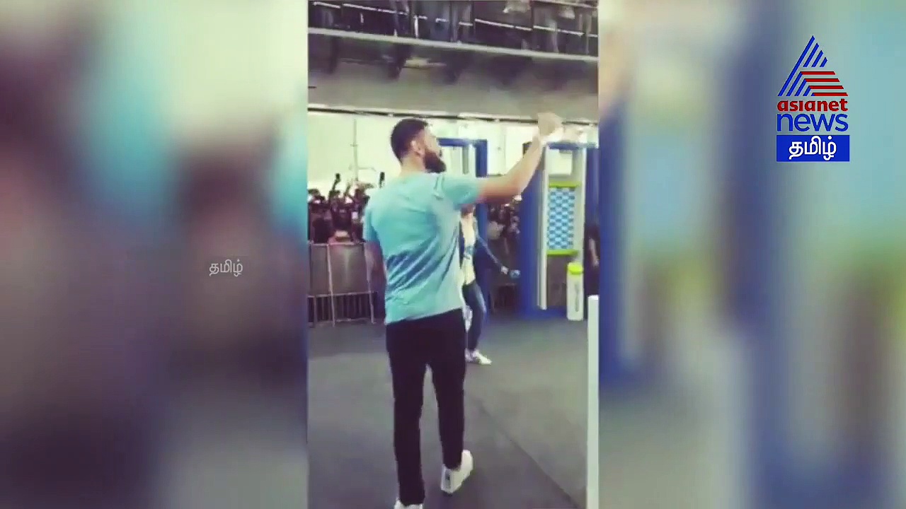 அரங்கையே அதிர வைத்த ரசிகர்கள்.. கூட்டத்தை பார்த்து அசந்துபோன விராட் கோலி..! வீடியோ..