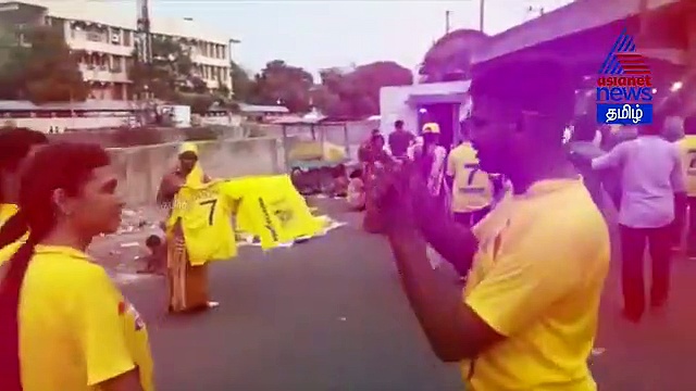 சேப்பாக்கத்தில் அலைகடலென திரண்ட ரசிகர்கள்.. வீடியோ