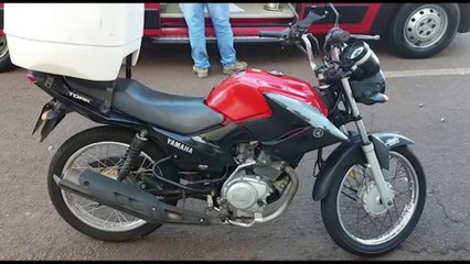 Após ser fechado por carro, motociclista sofre queda e precisa do atendimento do Siate