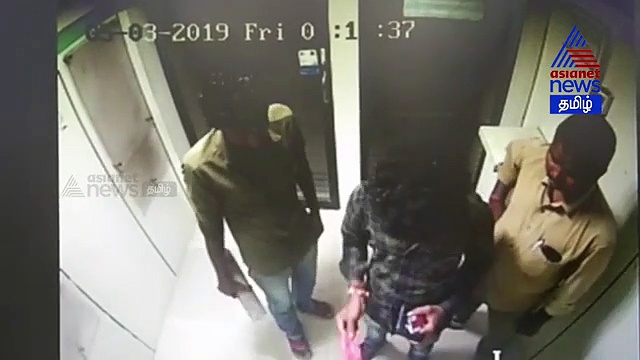 ஆட்டோ ஓட்டுநர் உடையில் ஏடிஎம் இயந்திரத்தை உடைத்த கொள்ளையர்கள்... 5 மணி நேரத்தில் கைது செய்த போலீஸ் பரபரப்பு சிசிடிவி காட்சி...!