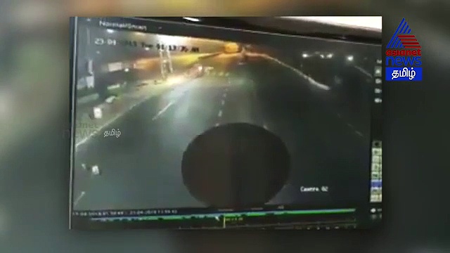 பதைபதைக்கும் அதிர்ச்சி வீடியோ..! நடுரோட்டில் கல்லை போட்டு விபத்து உண்டாக்கி  வழிப்பறி.. பரிதாபமாக உயிரிழந்த கொடூரம்..!