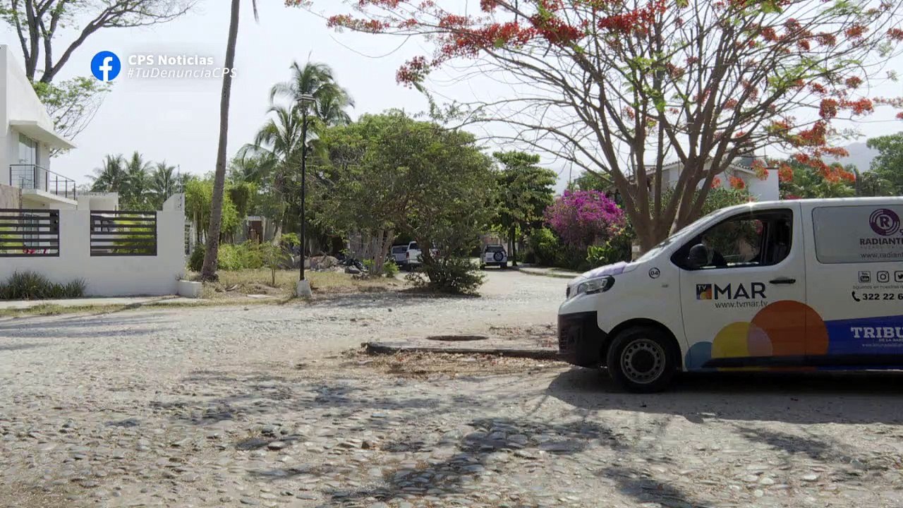 Reportan ciudadanos una alcantarilla colapsada en Las Gaviotas | CPS Noticias Puerto Vallarta