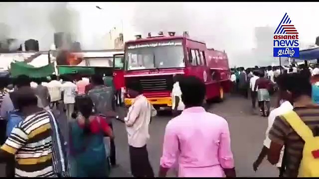 தேனீர் கடையில் திடீர் தீ விபத்து..! கரூர் பேருந்து நிலையத்தில் பரபரப்பு வீடியோ..
