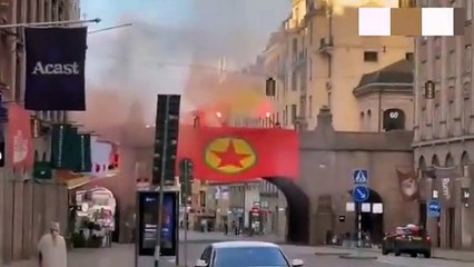 PKK paçavrası açtılar, polis sadece izledi