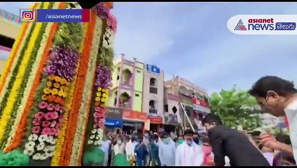 తెలంగాణ ఆవిర్భావ దినోత్సవం.. అమరవీరులకు నివాళులర్పించిన కేటీఆర్...
