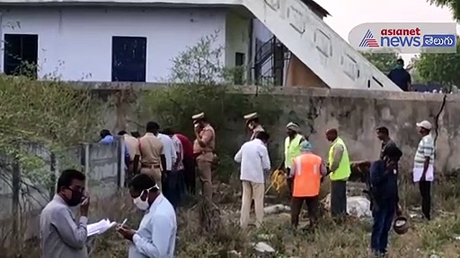 తేలాల్సింది: అక్రమ సంబంధమా, ఆర్థిక లావాదేవిలా?