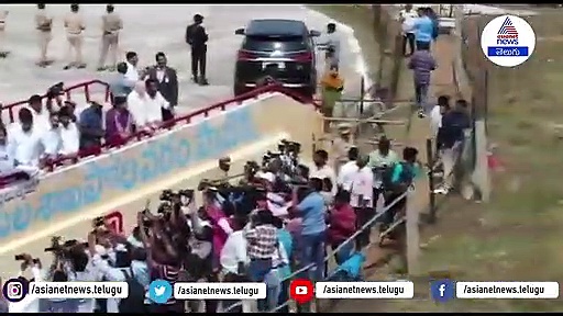 పోలవరం పనులపై జగన్ ఆరా: ఏరియల్ సర్వే