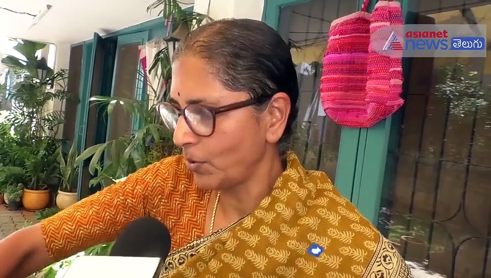 కరోనా కాలంలో సేఫ్ గా ఆవకాయ.. ఫిదా అత్తగారూ ఎలా పెట్టారో చూడండి...