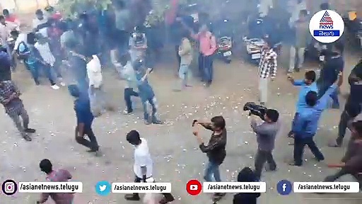 వకీల్ సాబ్ ఫస్ట్ లుక్ : బాణాసంచాతో అభిమానుల సంబరాలు