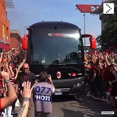 İbrahimoviç otobüsün camını parçaladı